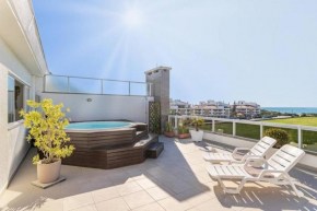 Privilegiada Cobertura frente para o mar com piscina privativa